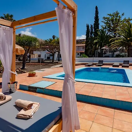 Residencial Los Castellanos Apartamento *