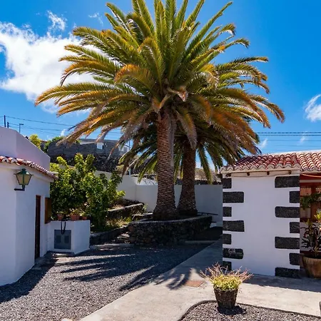 Residencial Los Castellanos Apartamento *