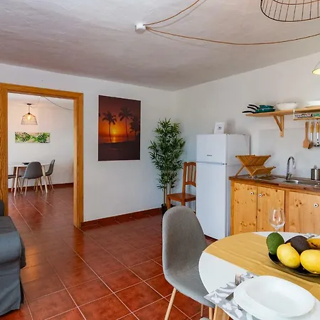 Residencial Los Castellanos Apartamento *